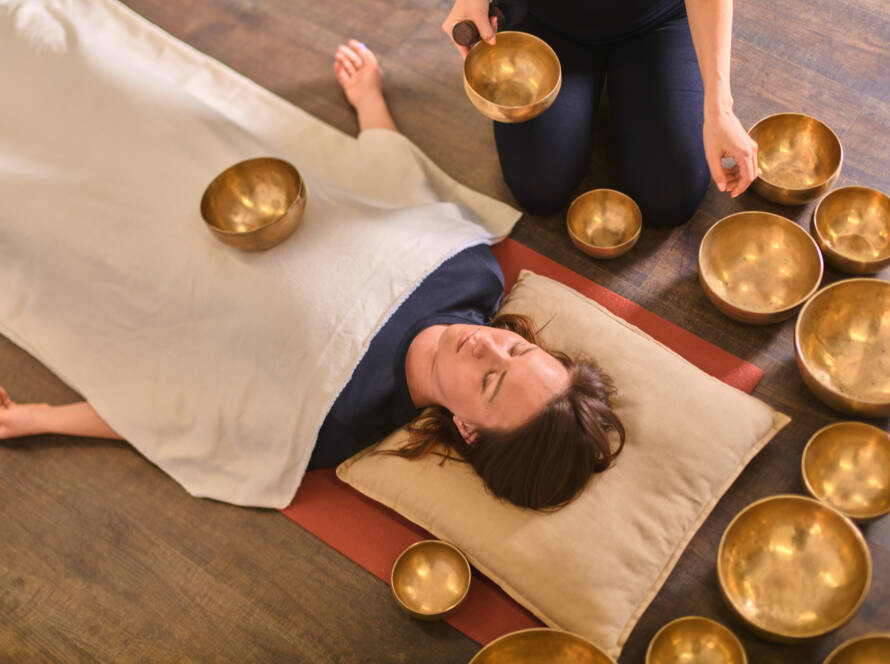 relaxation-with-singing-bowls-in-calming